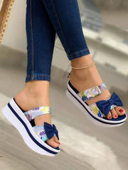 Sandalias con hebillas y decoración de lazo