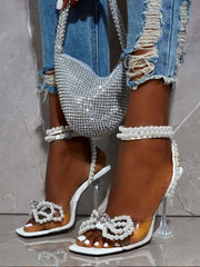 Sandalen mit hohem Absatz und Perlenschleife
