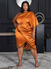 Vestido midi con dobladillo asimétrico y hombros oblicuos