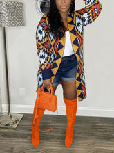 Gestrickte Strickjacke mit geometrischem Muster