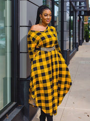 Hemdblusenkleid mit schrägen Schultern und Karomuster