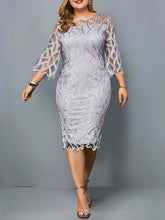 Kleid mit Spitzeneinsatz und Dreiviertelärmeln