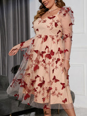 Netzkleid mit V-Ausschnitt und Schmetterlingsstickerei