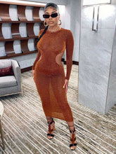 Vestido ajustado para club con aberturas y malla brillante