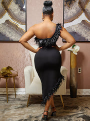 Unregelmäßiges Kleid mit Federn