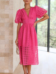 Vestido acampanado con escote en V y cuadros