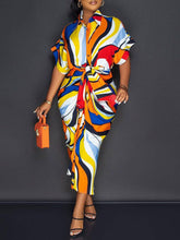 Bedrucktes Midikleid mit gerüschtem Gürtel