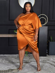 Satin One-Shoulder-Rüschenkleid