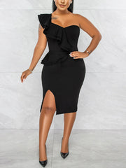 Vestido de fiesta con un hombro al descubierto y volantes