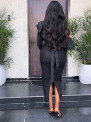 Elegante vestido de encaje con volantes y un hombro