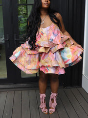 Vestido mini con volantes y tirantes finos en capas