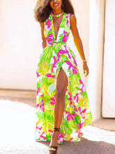 Kleid mit V-Ausschnitt und Blumenschlitz