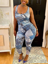 Ärmelloser Jumpsuit mit Print