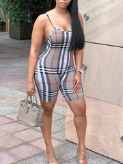 Mono corto con tirantes finos y cuadros escoceses