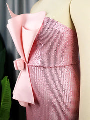 Schlauchkleid mit Pailletten und Schleife