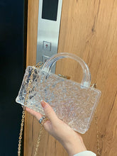 Transparente Box-Tasche mit Kette