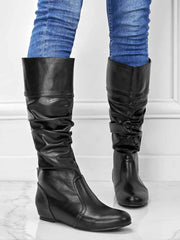 Botas de tacón plano con pliegues sólidos