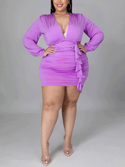 Vestido mini con escote en V y volante fruncido