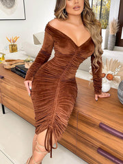 Schulterfreies Kleid aus Samt mit Kordelzug