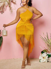 Vestido con cuello halter y ribete de borlas