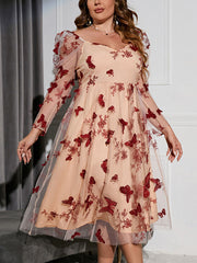 Netzkleid mit V-Ausschnitt und Schmetterlingsstickerei