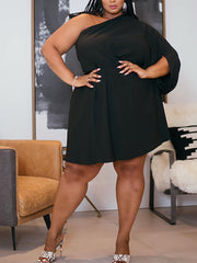 Asymmetrisches Kleid mit einer Schulter