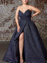 Vestido tubo con escote en V y abertura con purpurina