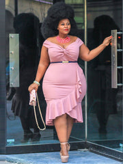 Vestido midi con hombros descubiertos y dobladillo con volantes