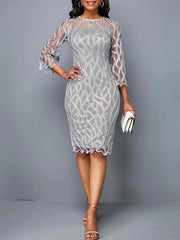 Kleid mit Spitzeneinsatz und Dreiviertelärmeln