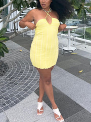 Vestido mini ajustado de color liso con cuello halter