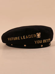 Baskenmütze mit Buchstaben-Print