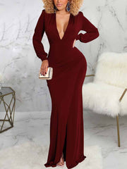 Vestido ajustado con escote en V y abertura lateral