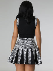 Vestido plisado sin mangas con diseño geométrico