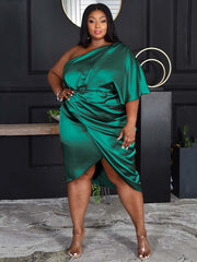 Vestido midi con dobladillo asimétrico y hombros oblicuos