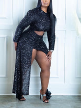 Kleid mit unregelmäßigem Cut-Out und Pailletten