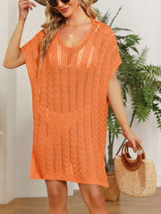Vestido playero de crochet con escote en V
