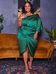 Vestido midi con dobladillo asimétrico y hombros oblicuos