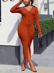 Geripptes Midikleid mit V-Ausschnitt und Schlitz