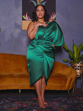 Vestido midi con dobladillo asimétrico y hombros oblicuos