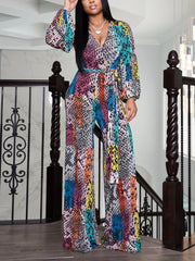 Jumpsuit mit V-Ausschnitt und weitem Bein und Schlangenmuster