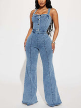 Ärmelloser ausgestellter Jeans-Jumpsuit