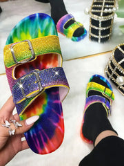 Hausschuhe mit Strasssteinen und Doppelschnalle