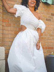 Kleid mit Puffärmeln, Cut-out-Taille