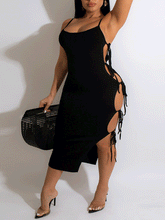 Vestido con tirantes finos y cordones