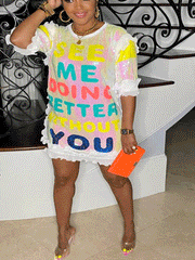 Minikleid mit bunten Buchstaben-Pailletten