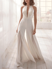 Mono con escote en V y espalda descubierta con abertura