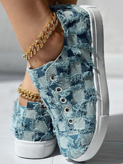 Denim-Sneakers mit Schachbrettmuster und unverarbeitetem Besatz