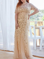 Ballkleid aus Netzstoff mit Pailletten und Pflanzendetail