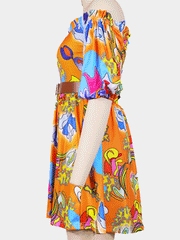 Minivestido con hombros descubiertos y cinturón