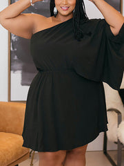 Asymmetrisches Kleid mit einer Schulter